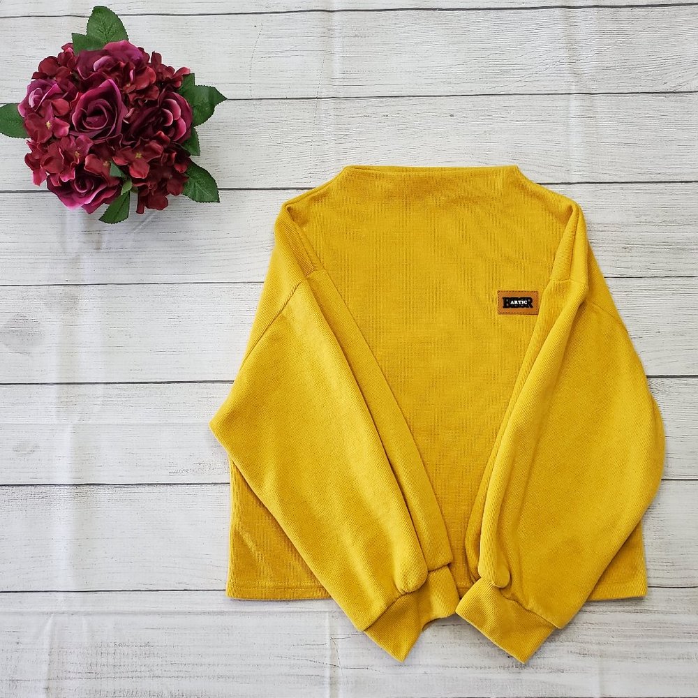 Besr Artic Top Sweater Crop Yellow Gold